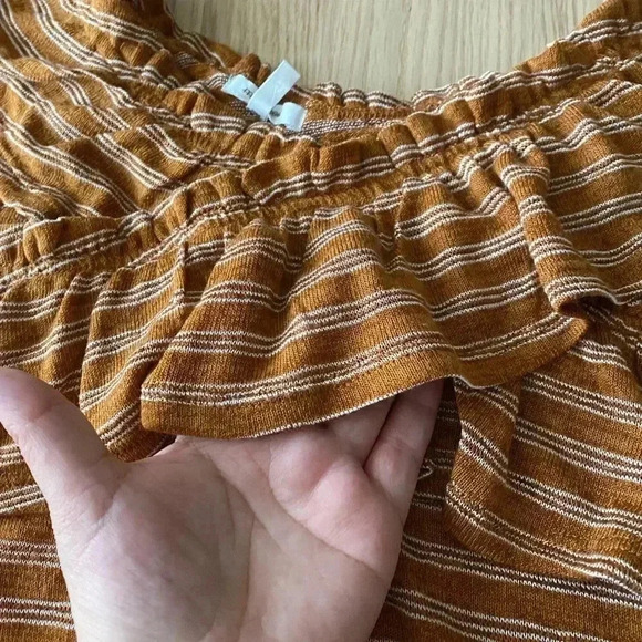 🆕Maurices Stripe Ruffle Off-Shoulder Top XS🆕 - Picture 5 of 8
